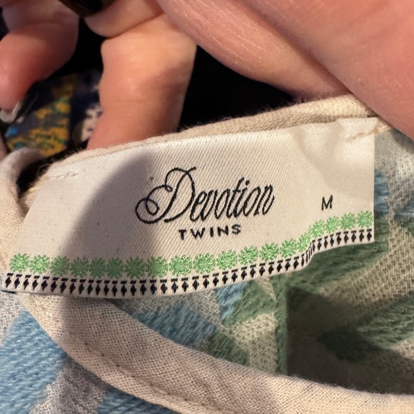 Devotion TWINS Blue and Green Patterned top - Picture 3 of 3